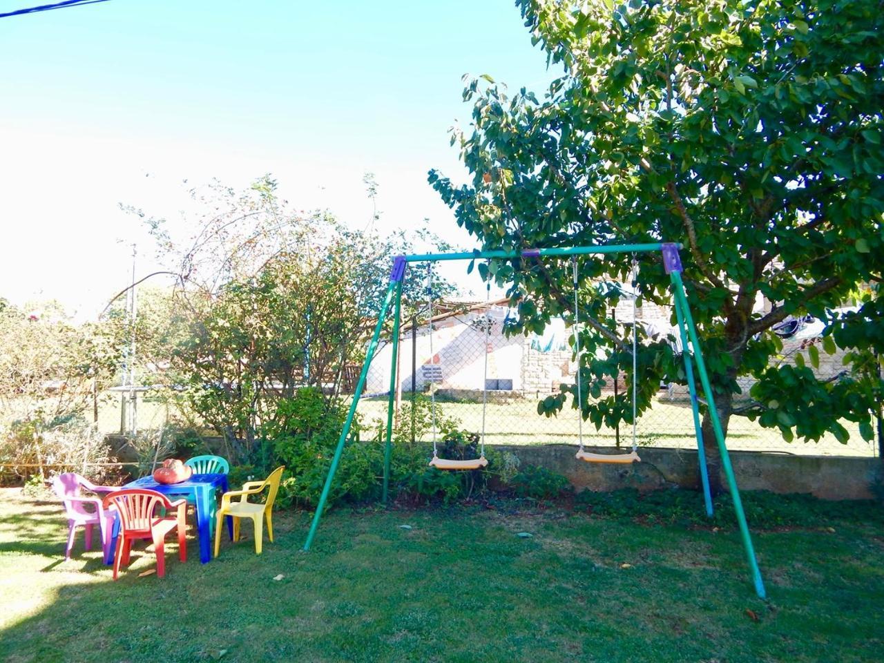 Lovley Rural With Garden Pola